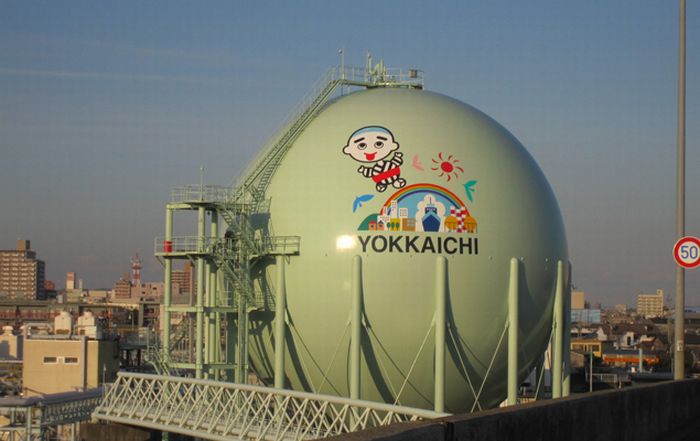 Decorated Gas Tanks in Japan (21 pics)