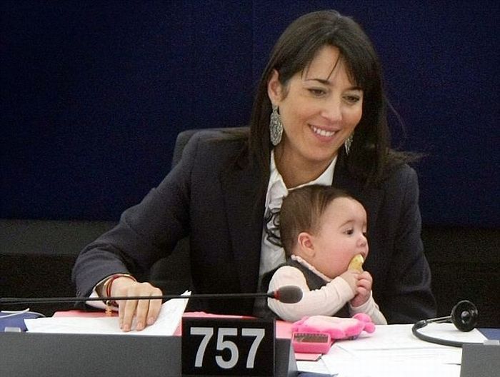 Little Girl in the Parliament (4 pics)