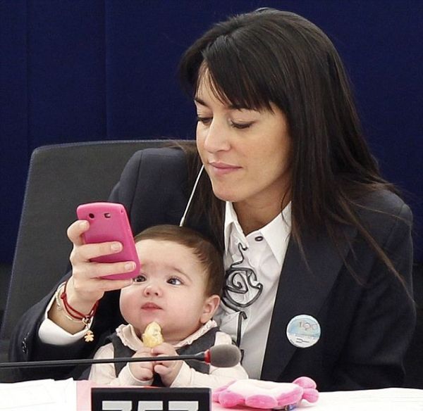 Little Girl in the Parliament (4 pics)