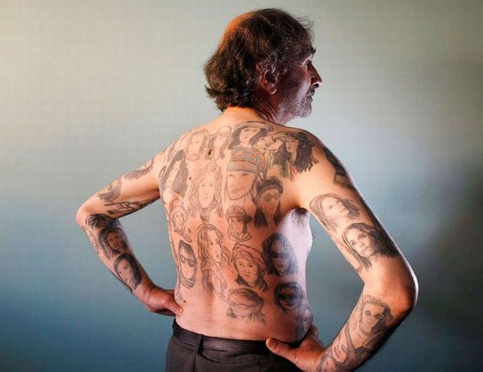 Chilean Man Has 82 Tattoos of Julia Roberts (4 pics)