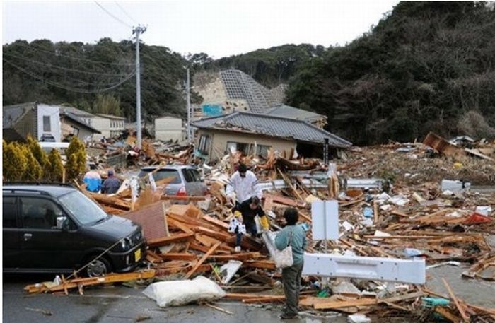 2011 Sendai Earthquake and Tsunami (100 pics)
