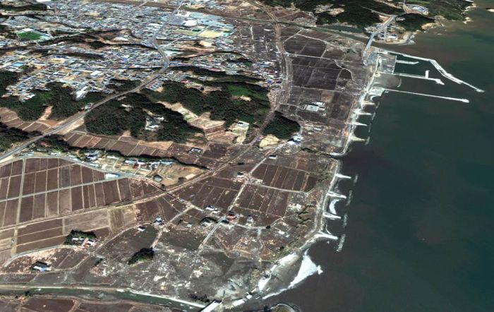Japan Before and After Earthquake and Tsunami (42 pics)