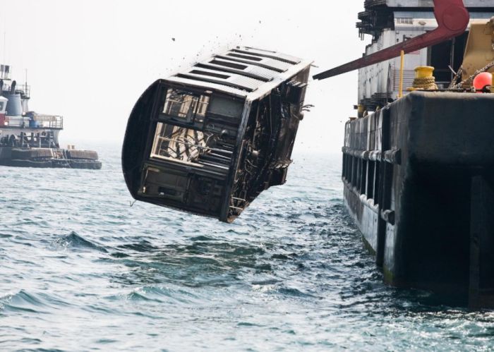 Old NYC Subway Cars Being Dumped into the Atlantic (12 pics)