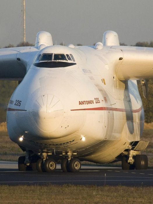 Giant Ukrainian Airplane Antonov An-225 (21 pics)