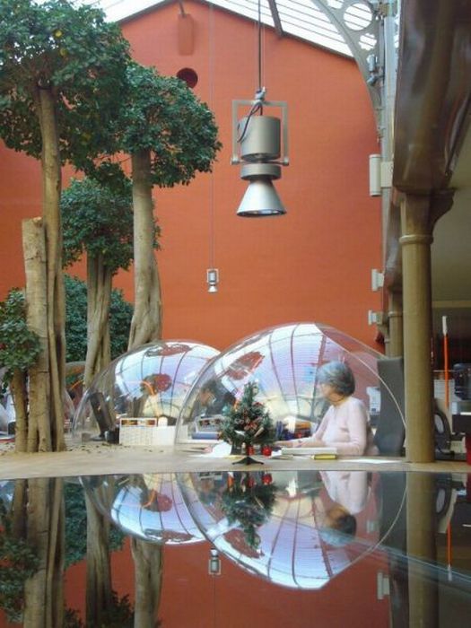 Extra Terrestrial Office (17 pics)