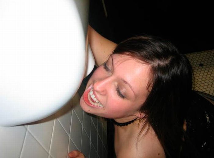 Hand Dryer to the Face (27 pics)