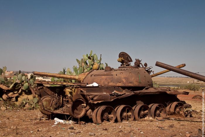 Tank Cemetery in Eritrea (30 pics)