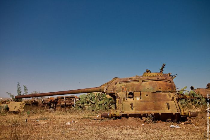 Tank Cemetery in Eritrea (30 pics)