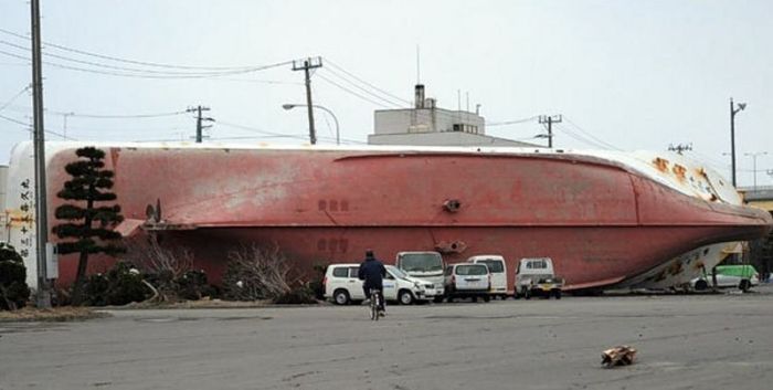Ships in the Cities (32 pics)