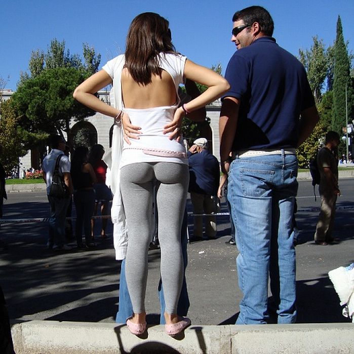 Girls In Tight Yoga Pants (31 pics)