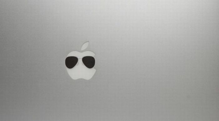 Apple Logos Wearing Glasses (12 pics)