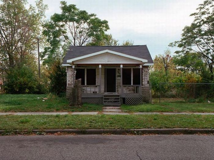 Abandoned Detroit Homes for Sale (98 pics)