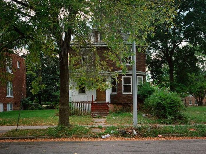 Abandoned Detroit Homes for Sale (98 pics)