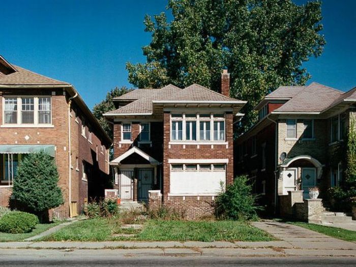 Abandoned Detroit Homes for Sale (98 pics)