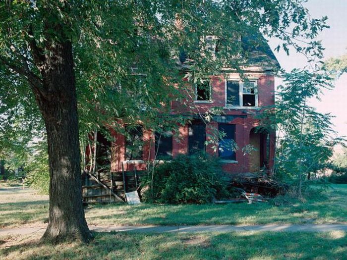 Abandoned Detroit Homes for Sale (98 pics)