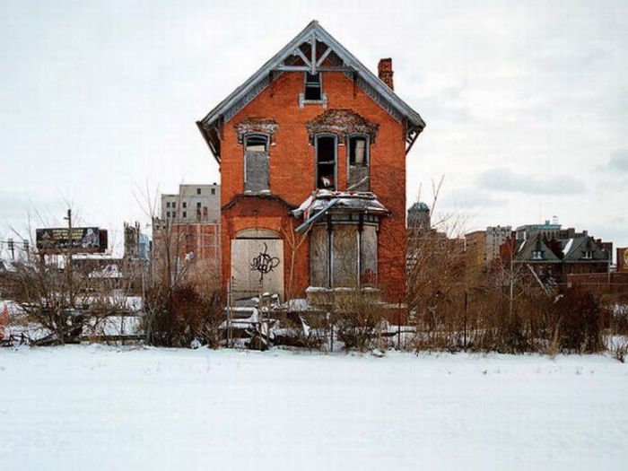 Abandoned Detroit Homes for Sale (98 pics)