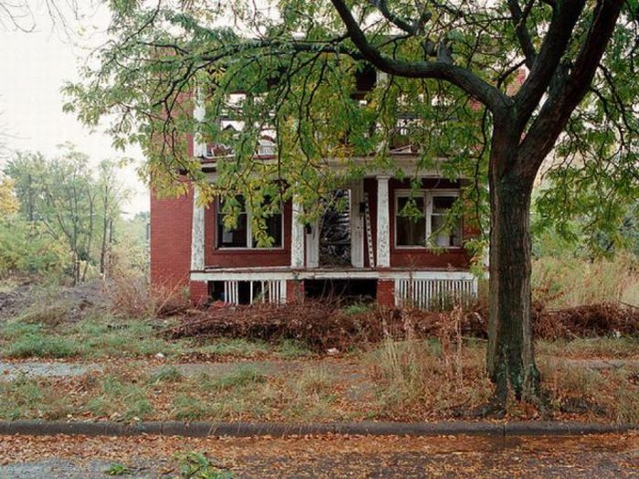 Abandoned Detroit Homes for Sale (98 pics)