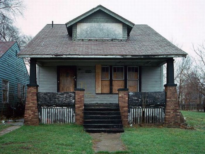 Abandoned Detroit Homes for Sale (98 pics)