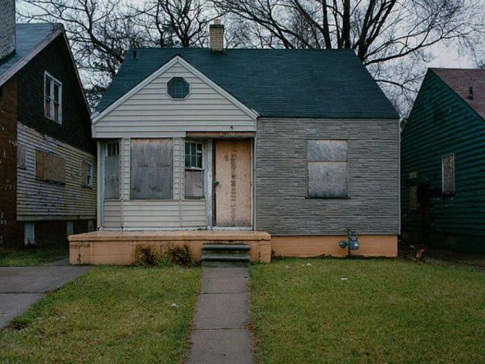 Abandoned Detroit Homes for Sale (98 pics)