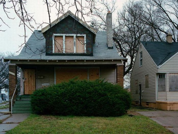 Abandoned Detroit Homes for Sale (98 pics)