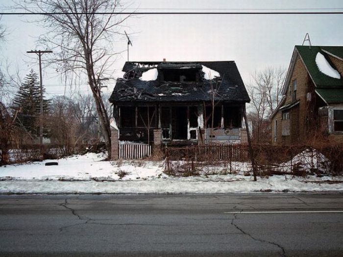 Abandoned Detroit Homes for Sale (98 pics)