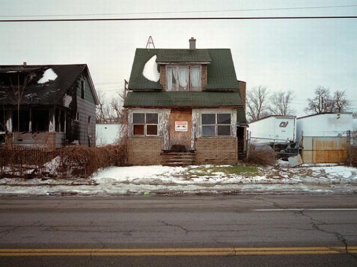 Abandoned Detroit Homes for Sale (98 pics)