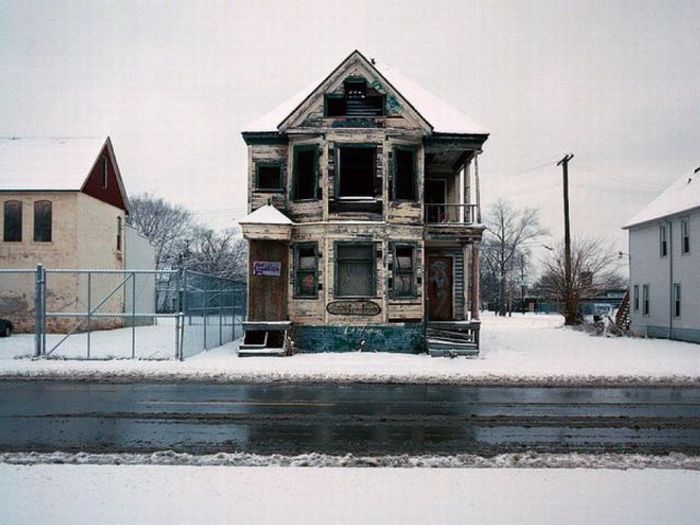 Abandoned Detroit Homes for Sale (98 pics)