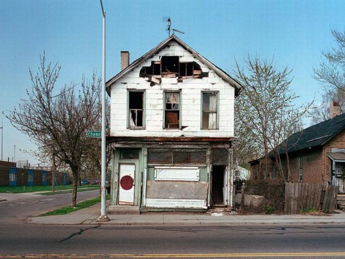 Abandoned Detroit Homes for Sale (98 pics)