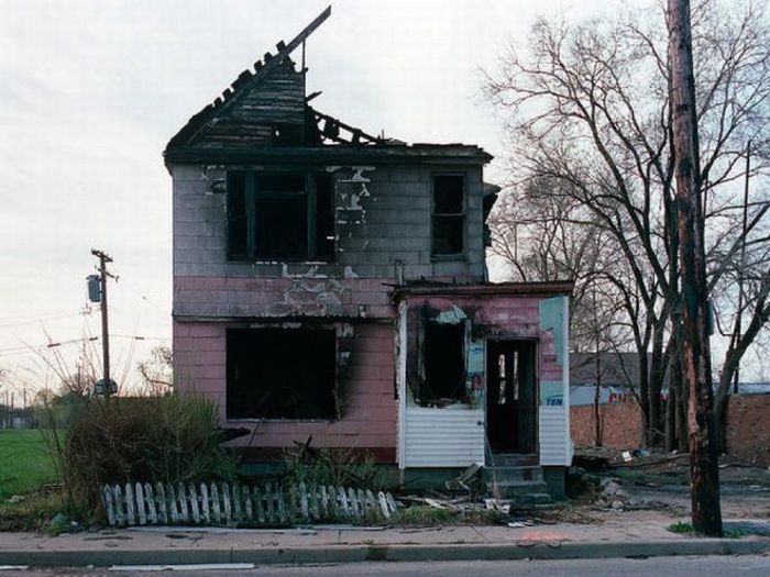 Abandoned Detroit Homes for Sale (98 pics)