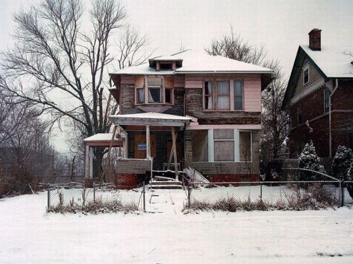 Abandoned Detroit Homes for Sale (98 pics)