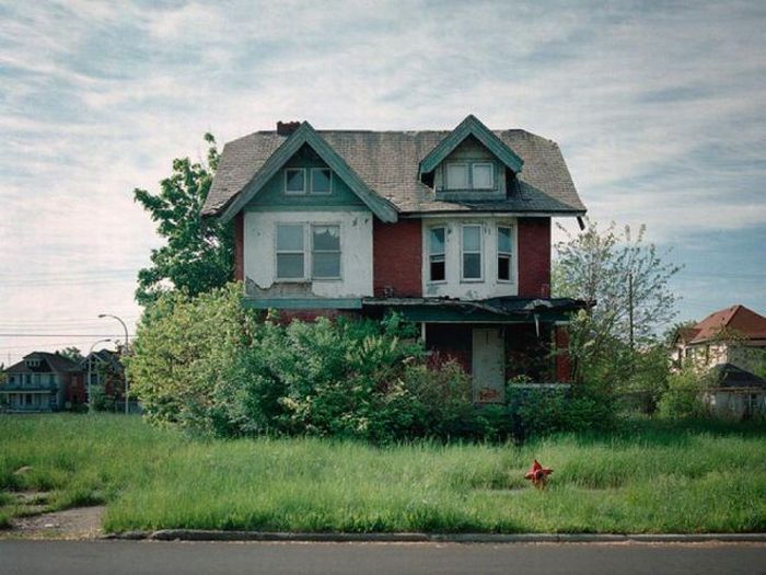 Abandoned Detroit Homes for Sale (98 pics)