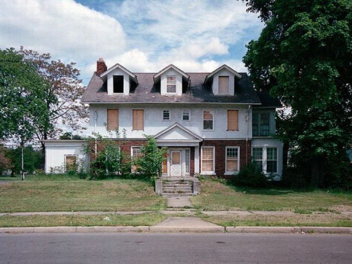 Abandoned Detroit Homes for Sale (98 pics)