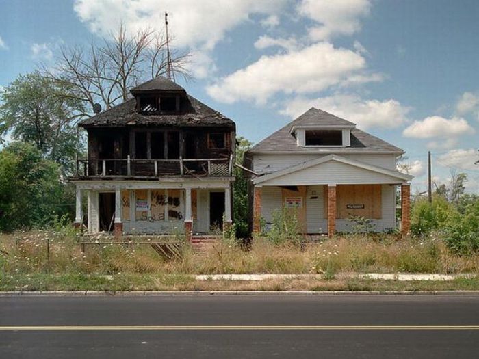 Abandoned Detroit Homes for Sale (98 pics)