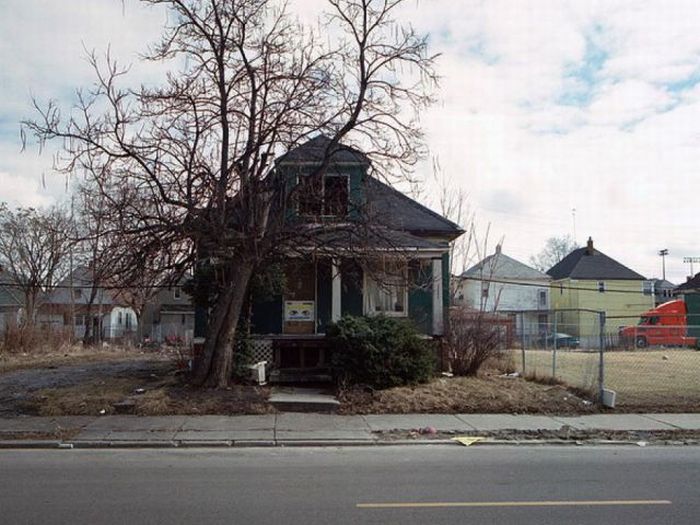 Abandoned Detroit Homes for Sale (98 pics)