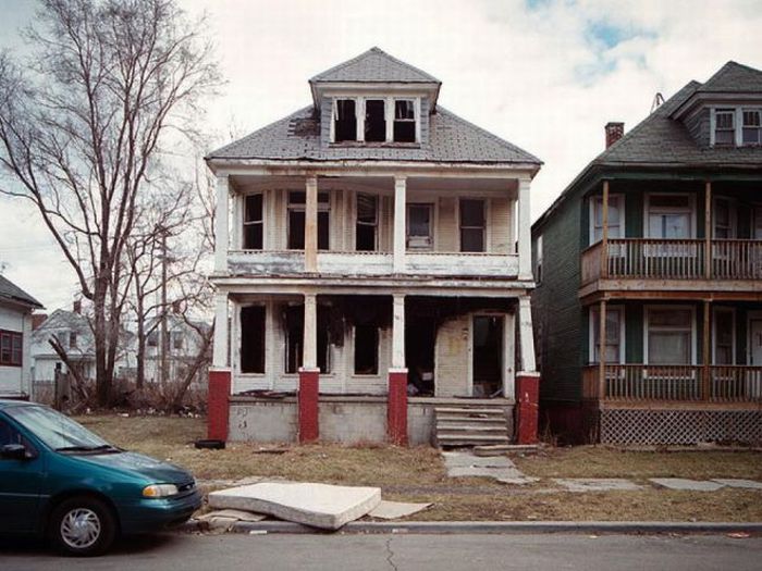 Abandoned Detroit Homes for Sale (98 pics)