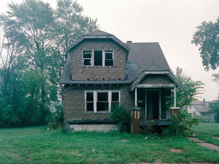 Abandoned Detroit Homes for Sale (98 pics)