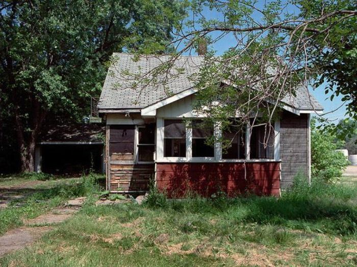 Abandoned Detroit Homes for Sale (98 pics)