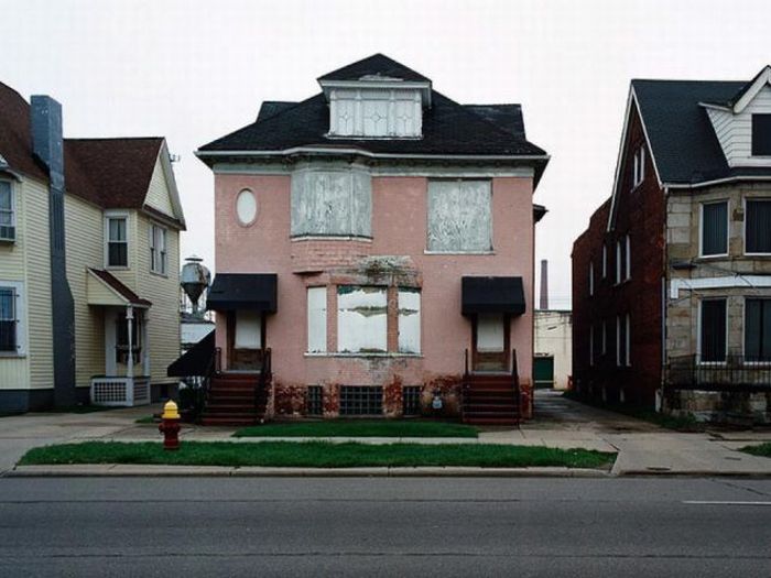 Abandoned Detroit Homes for Sale (98 pics)