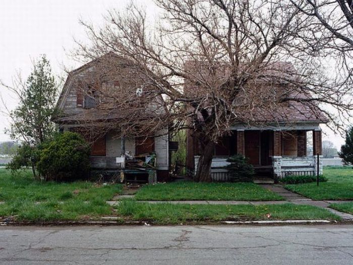 Abandoned Detroit Homes for Sale (98 pics)