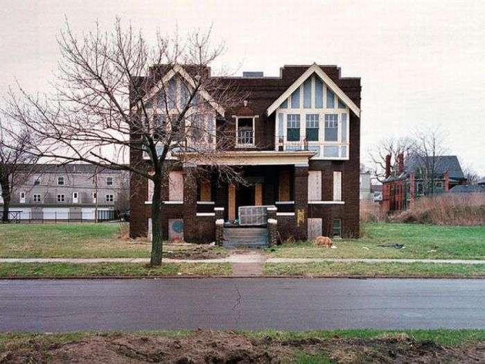 Abandoned Detroit Homes for Sale (98 pics)