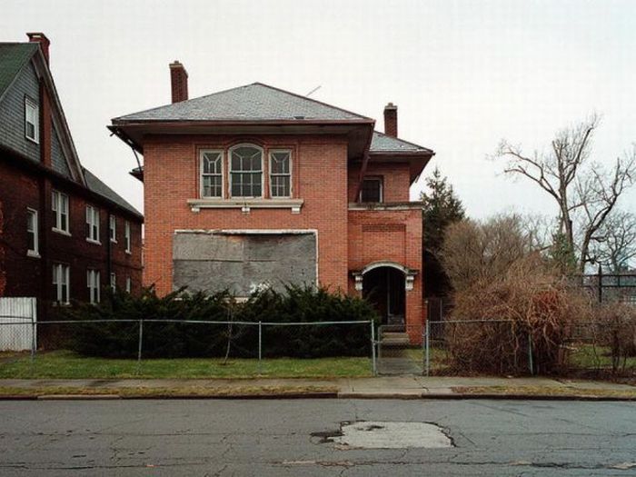 Abandoned Detroit Homes for Sale (98 pics)