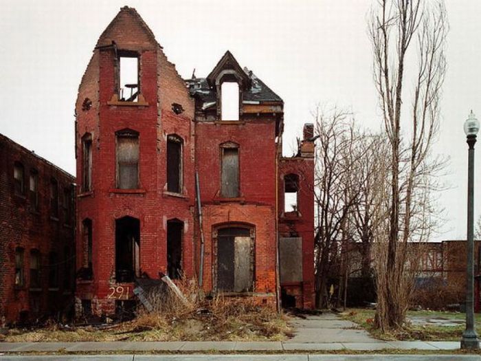 Abandoned Detroit Homes for Sale (98 pics)