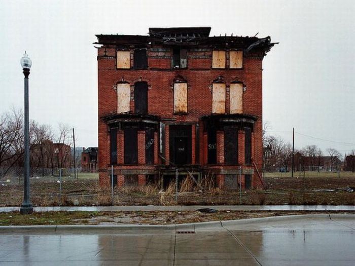 Abandoned Detroit Homes for Sale (98 pics)