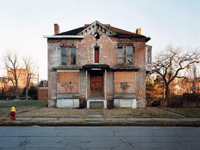 Abandoned Detroit Homes for Sale (98 pics)