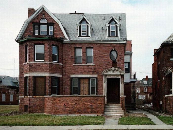 Abandoned Detroit Homes for Sale (98 pics)