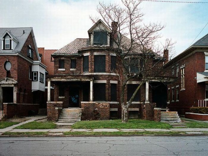 Abandoned Detroit Homes for Sale (98 pics)