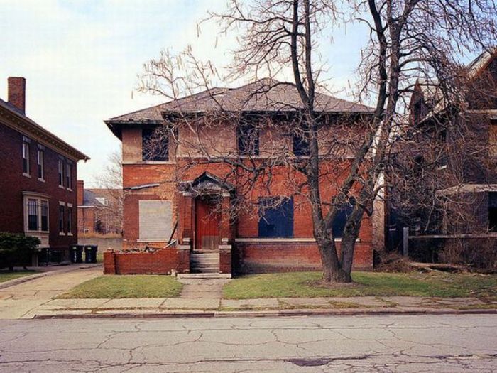 Abandoned Detroit Homes for Sale (98 pics)