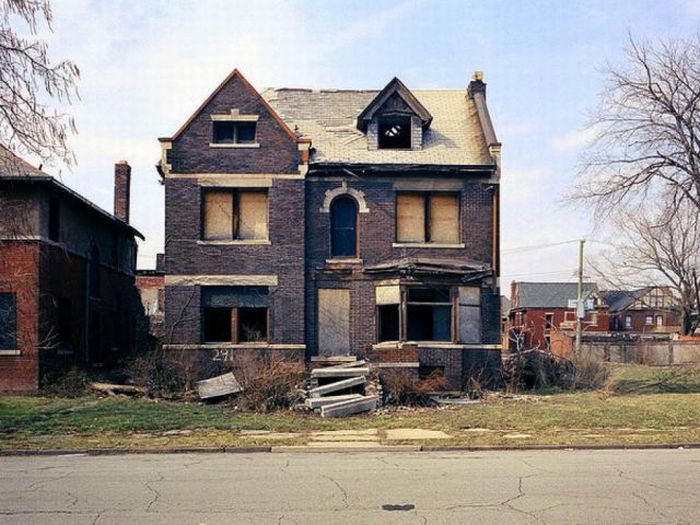 Abandoned Detroit Homes for Sale (98 pics)