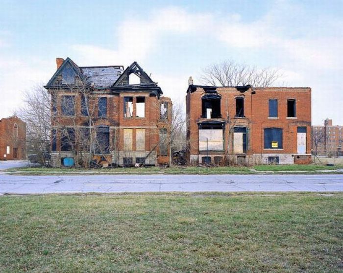 Abandoned Detroit Homes for Sale (98 pics)