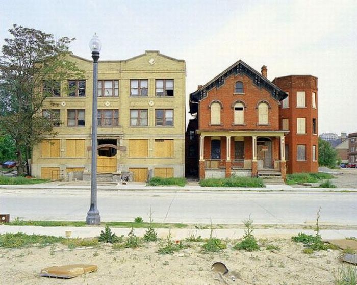 Abandoned Detroit Homes for Sale (98 pics)